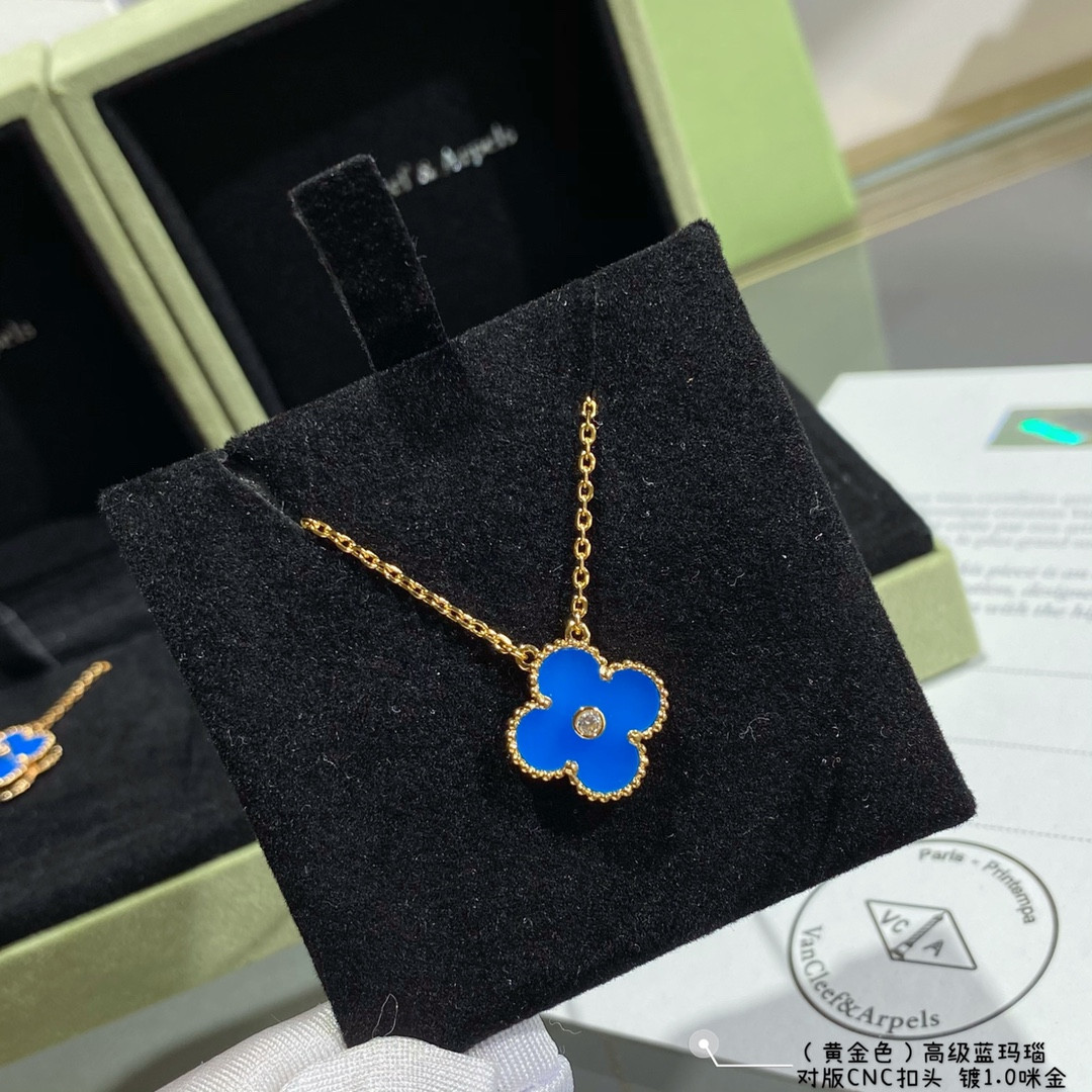 Van Cleef & Arpels Medium Sapphire Blue Agate Clover Necklace Diameter approx 1.5cm,Chain length approx 40+5cm