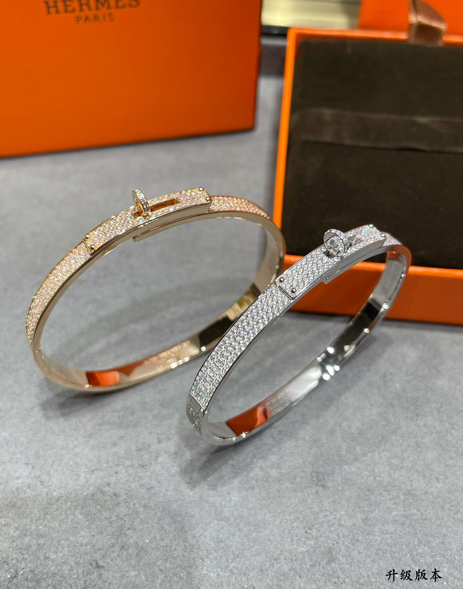 Hermes button fully diamond-encrusted Bracelet