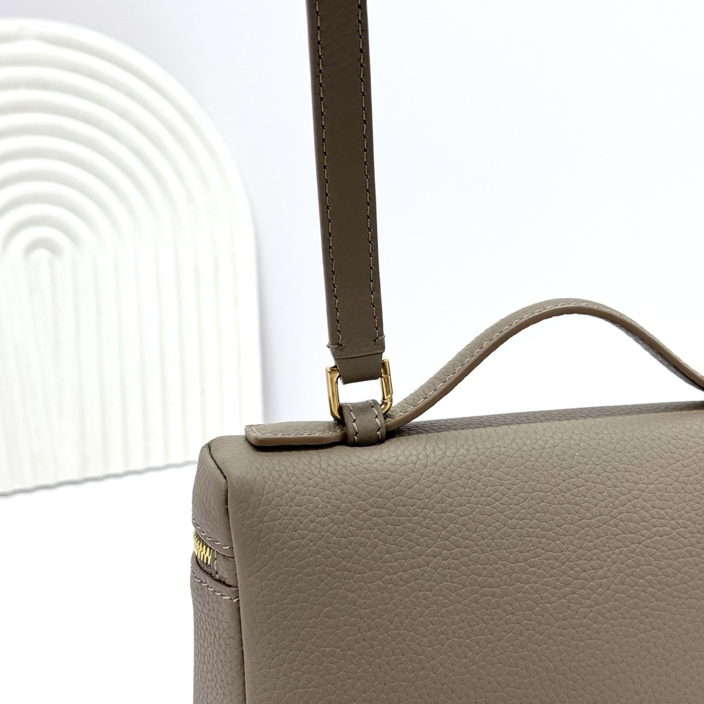 Loro Piana Extra Pocket L19 Grained Calfskin 11 x 19 x 6.5 cm