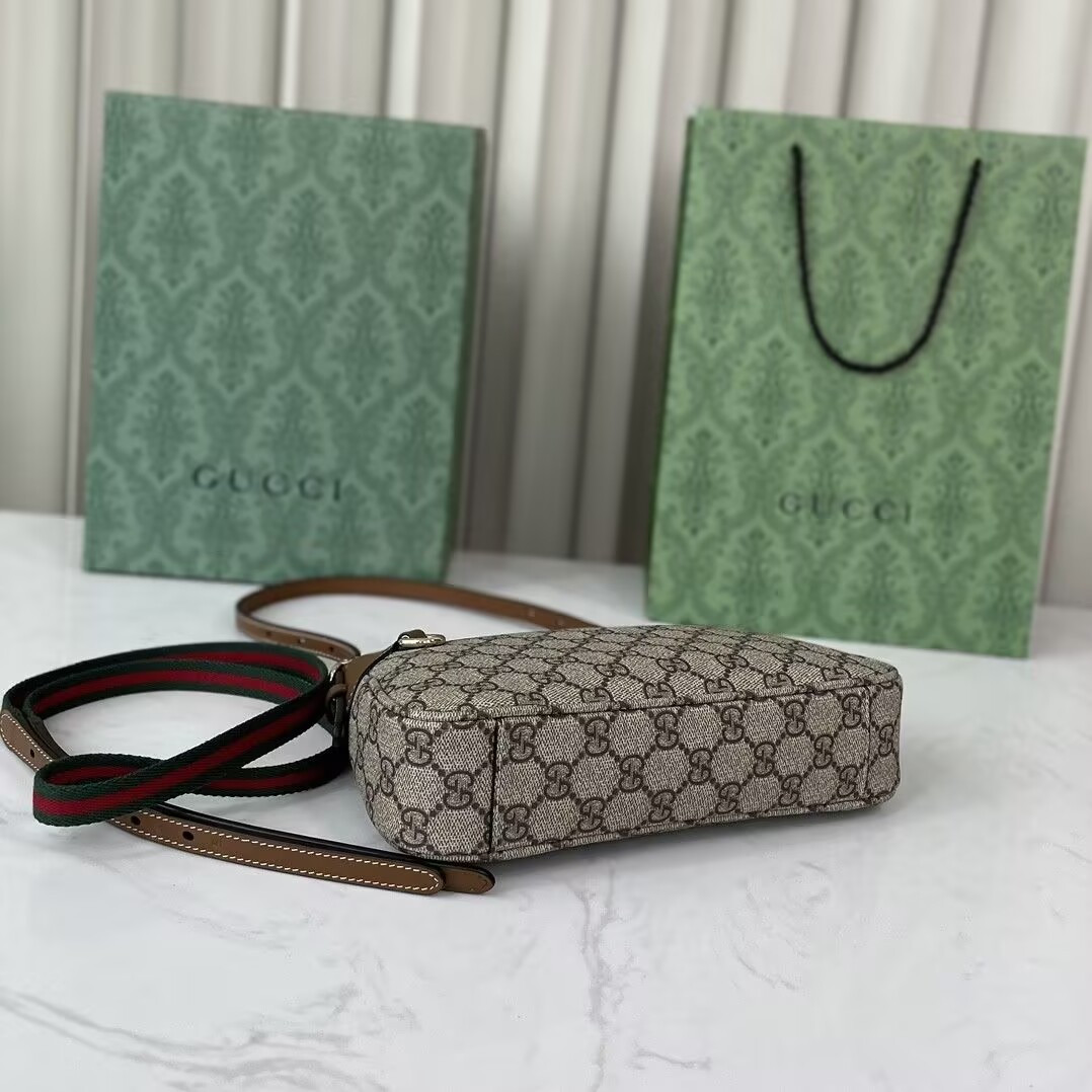 Gucci GG Emblem Shoulder Bag 24.5x16x16cm