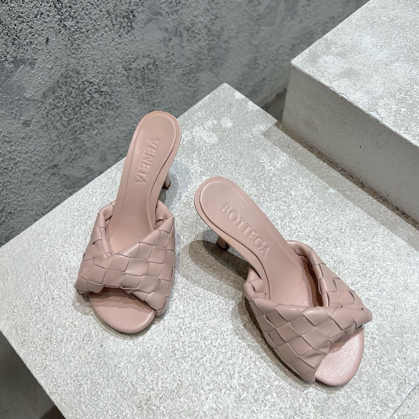 UA Bottega Veneta Blink Slides