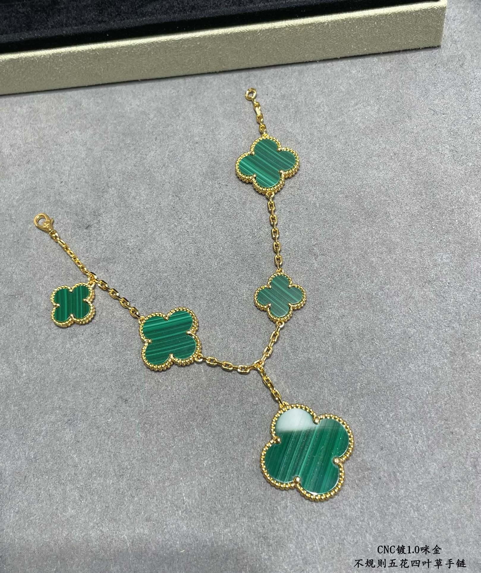 Van Cleef & Arpels Natural malachite irregular five-flowered four-leaf clover Bracelet