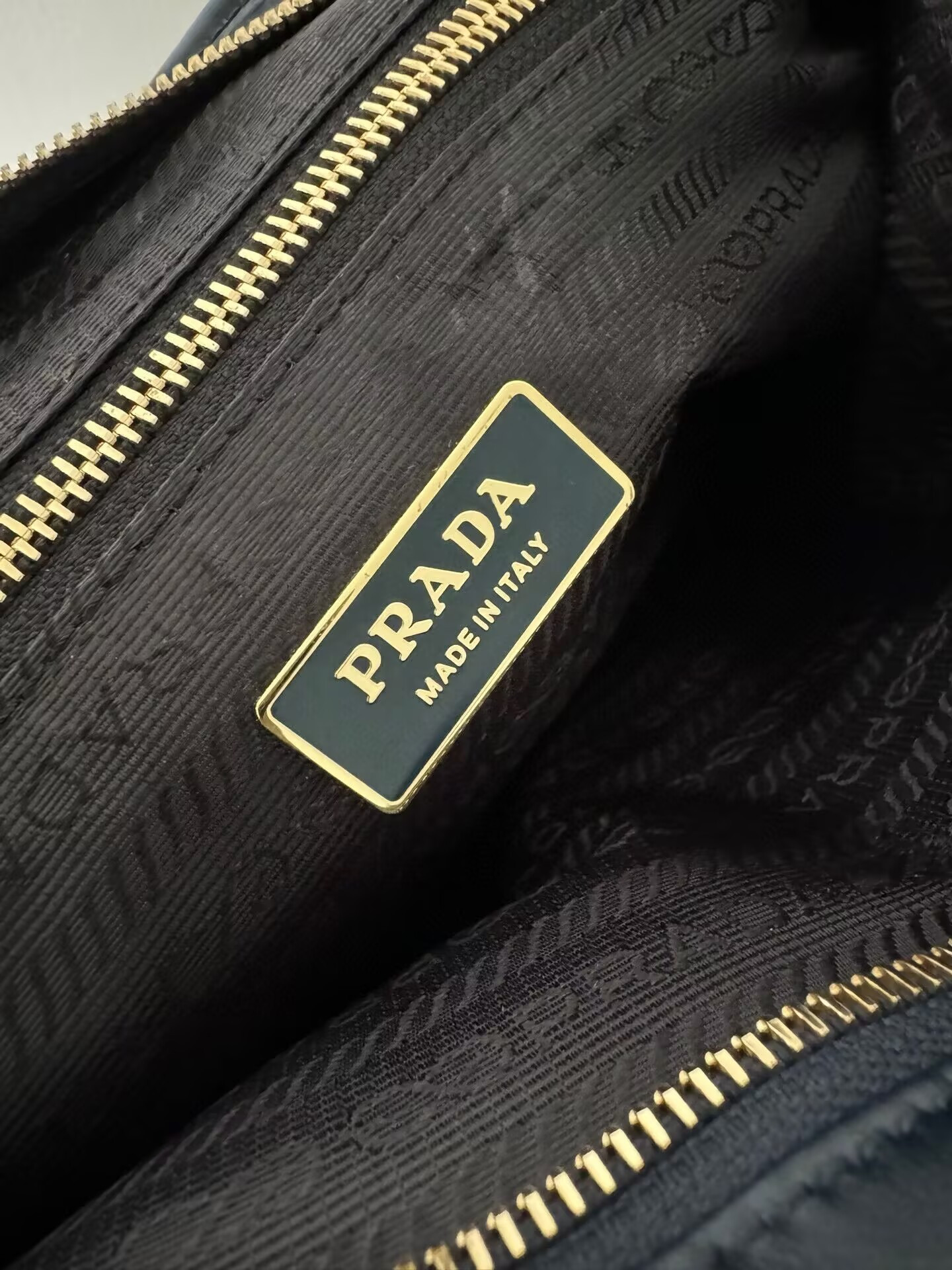 Prada Bonnie large leather handbag in Gray-blue 24x38x12cm