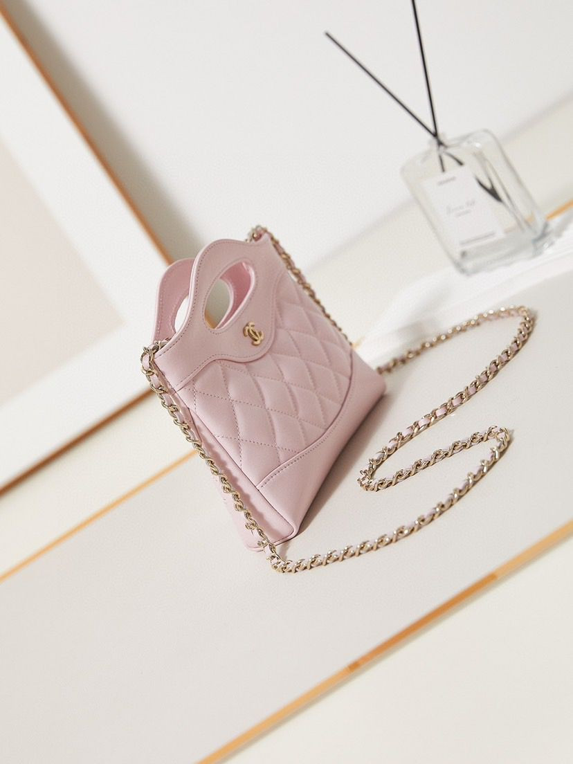 Chanel 31 NaNo Bag 17.5x20x5cm