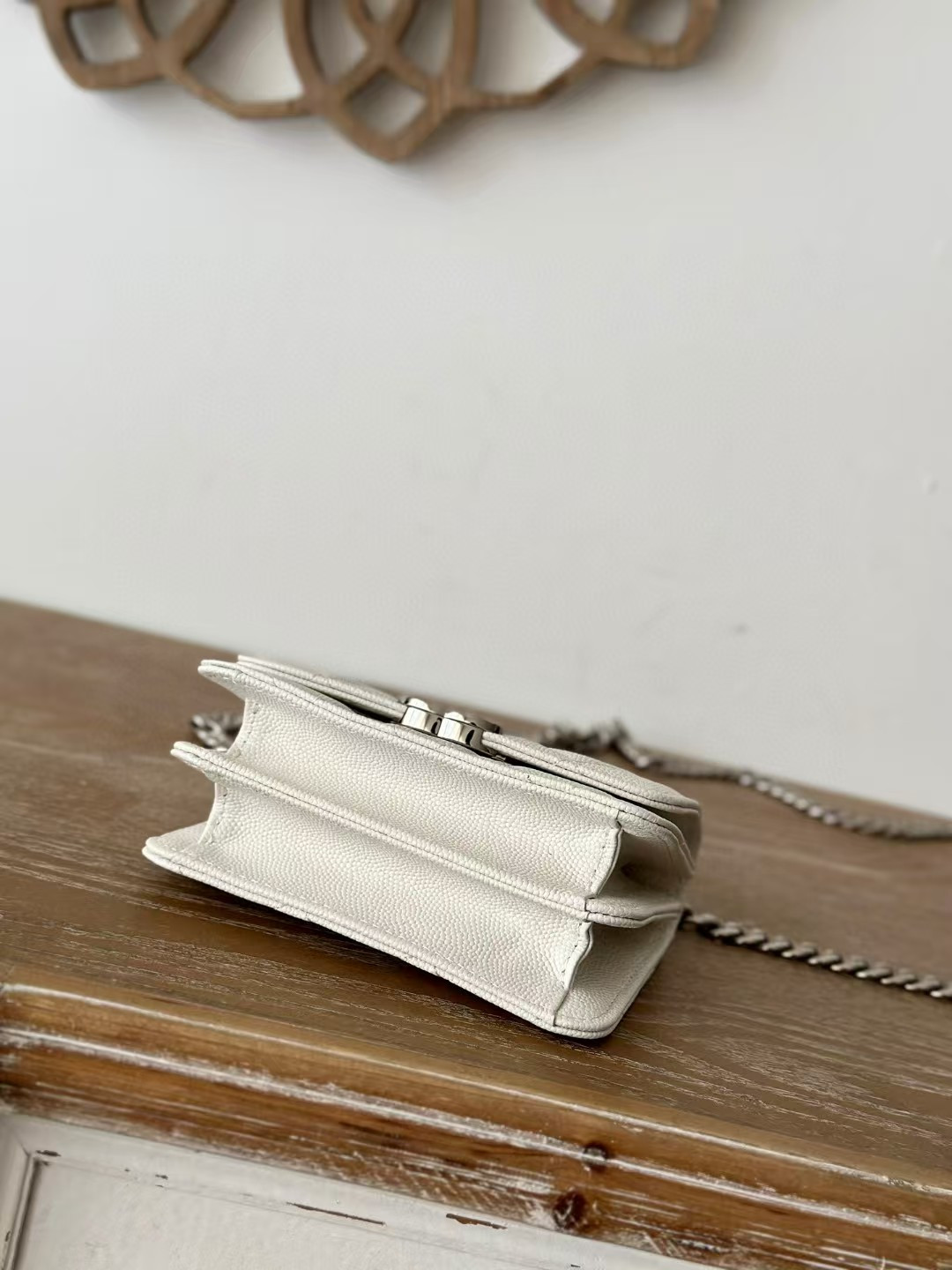 Chanel Coco Caviar Clutch With Chain White 11x8.5x7cm