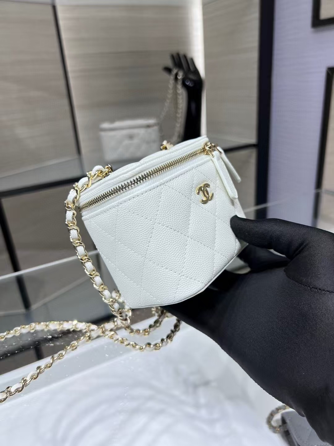 CHANEL Small Vanity with Chain 9.5x13x6cm