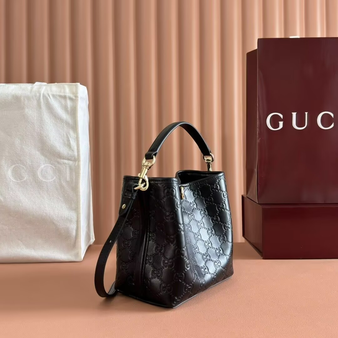 Gucci GG Emblem Small Bucket Bag 19x18x11cm
