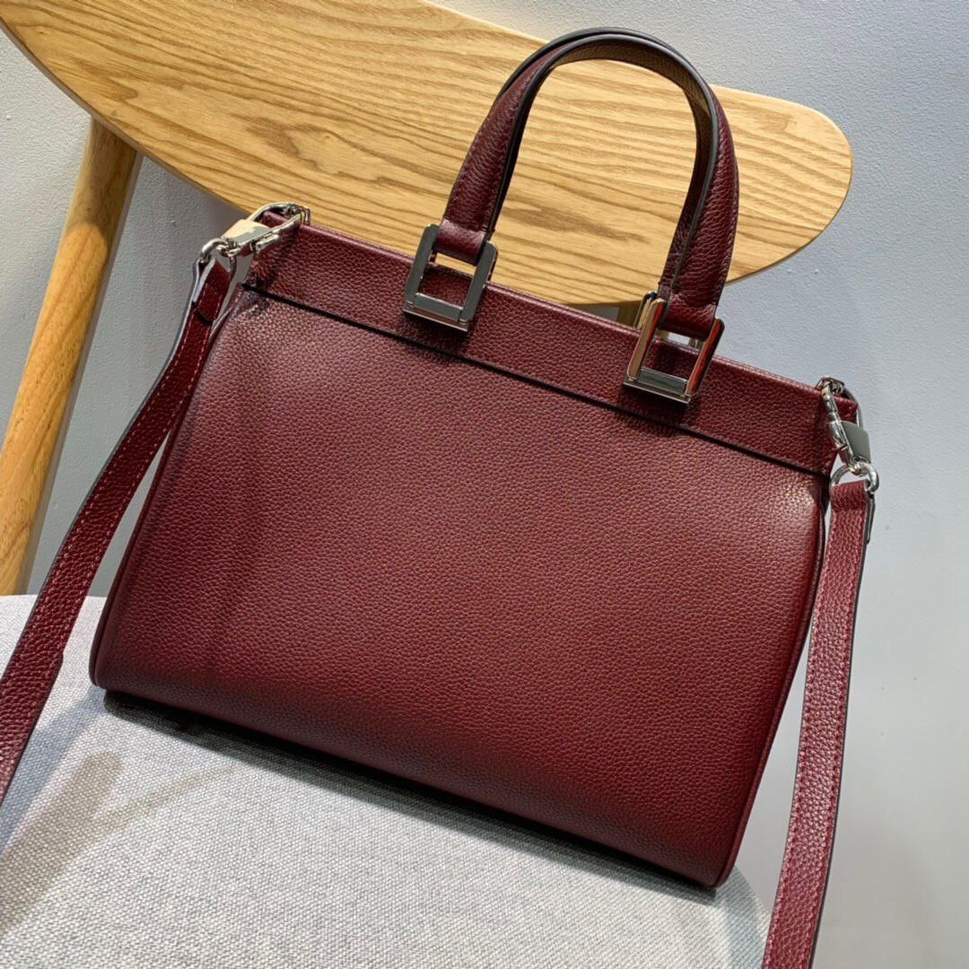 Gucci Zumi grainy leather small top handle bag