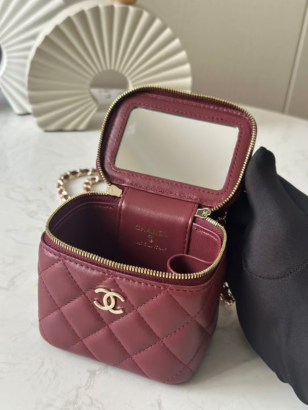 Chanel Classic Top Handle Vanity Case with Chain 10x7x9cm