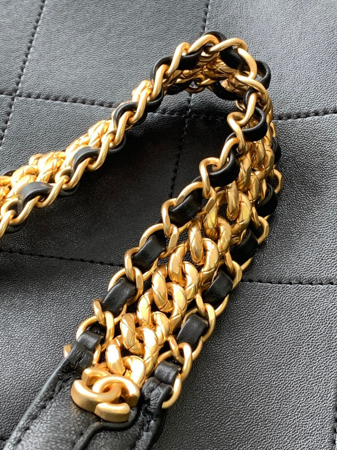 Chanel Hobo Bag AS5410 27x 23x 21cm