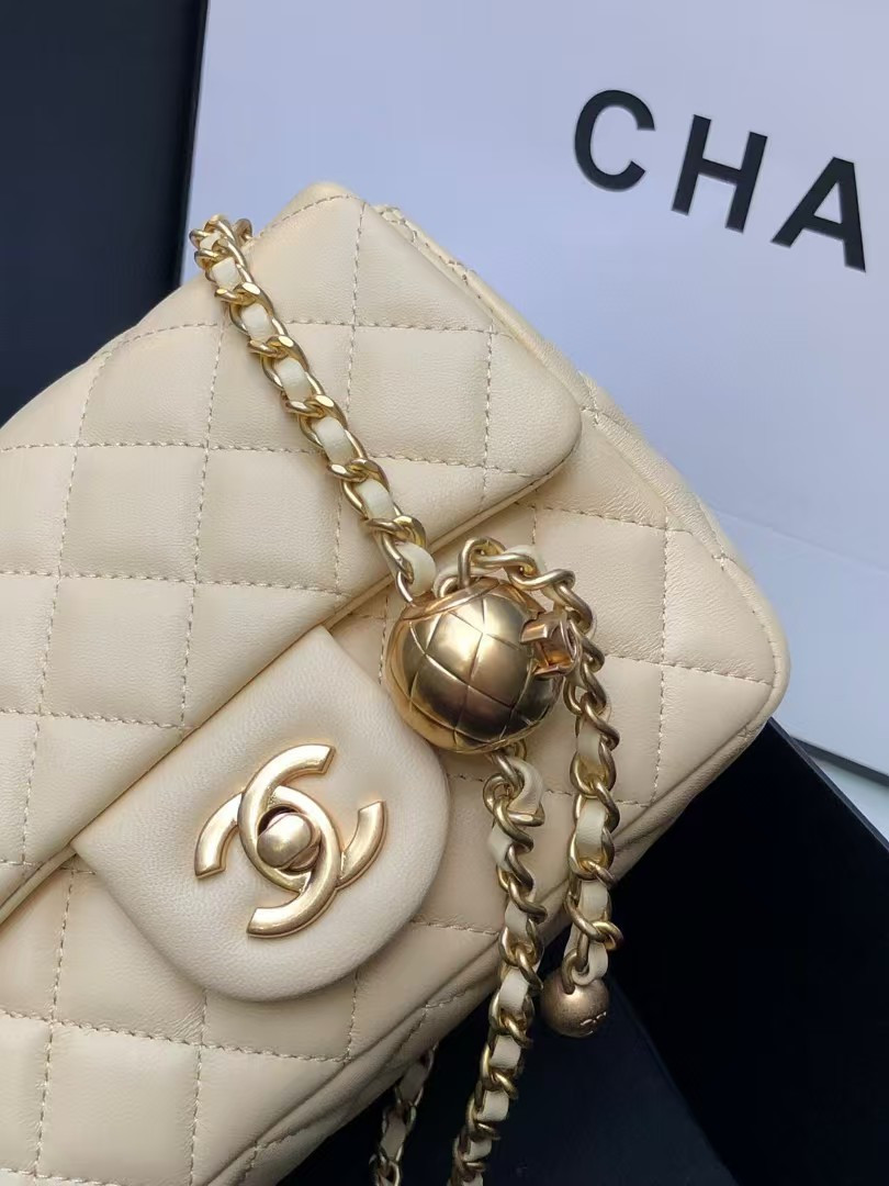 CHANEL MINI FLAP 13.5 × 17 × 8 cm