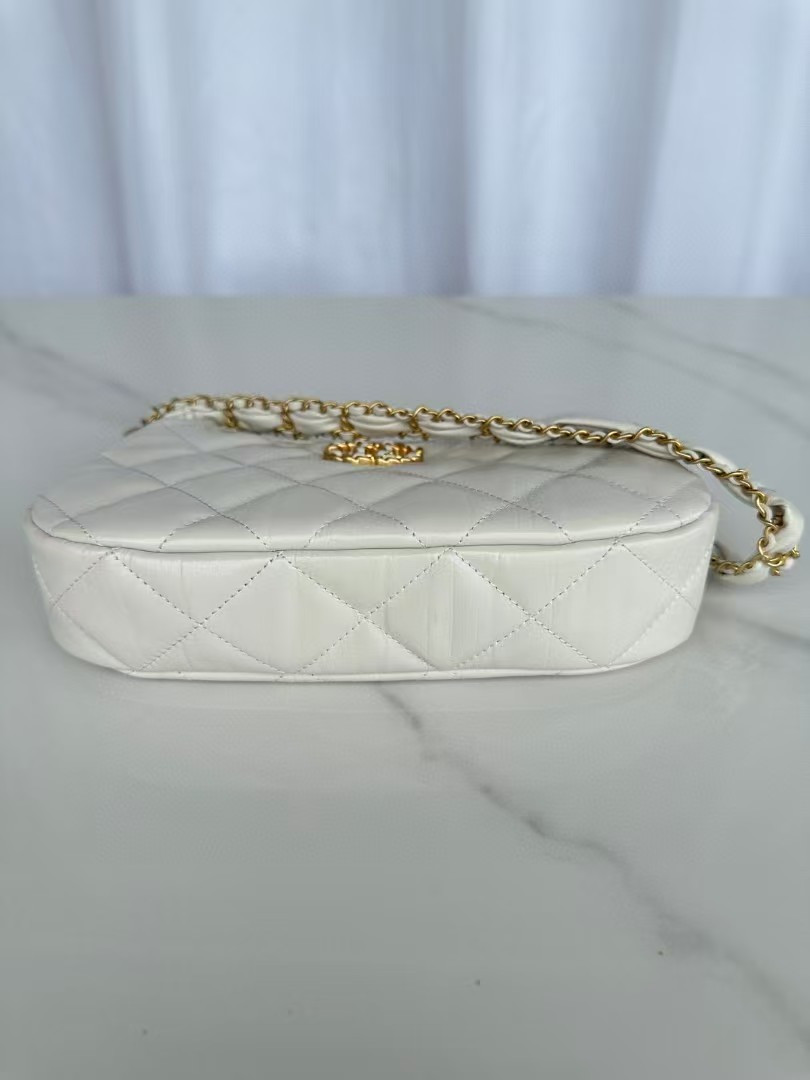 Chanel Hobo Handbag 23.5x13.5x5.3cm