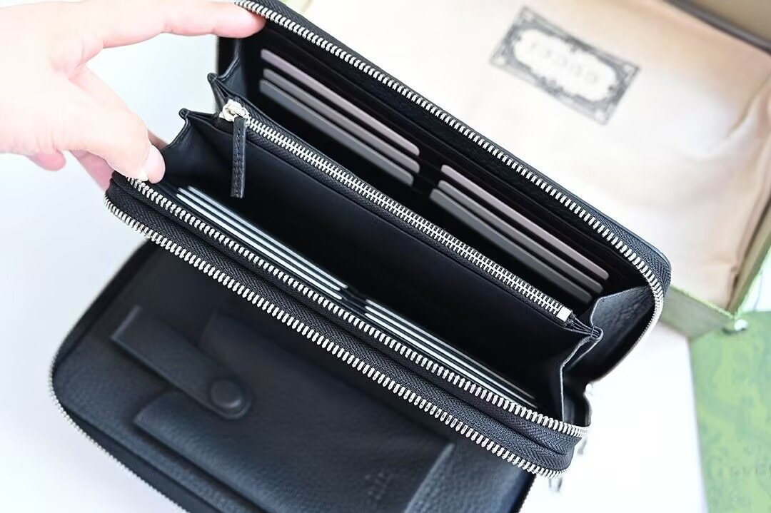GUCCI Jumbo GG travel document case 21x13x4cm