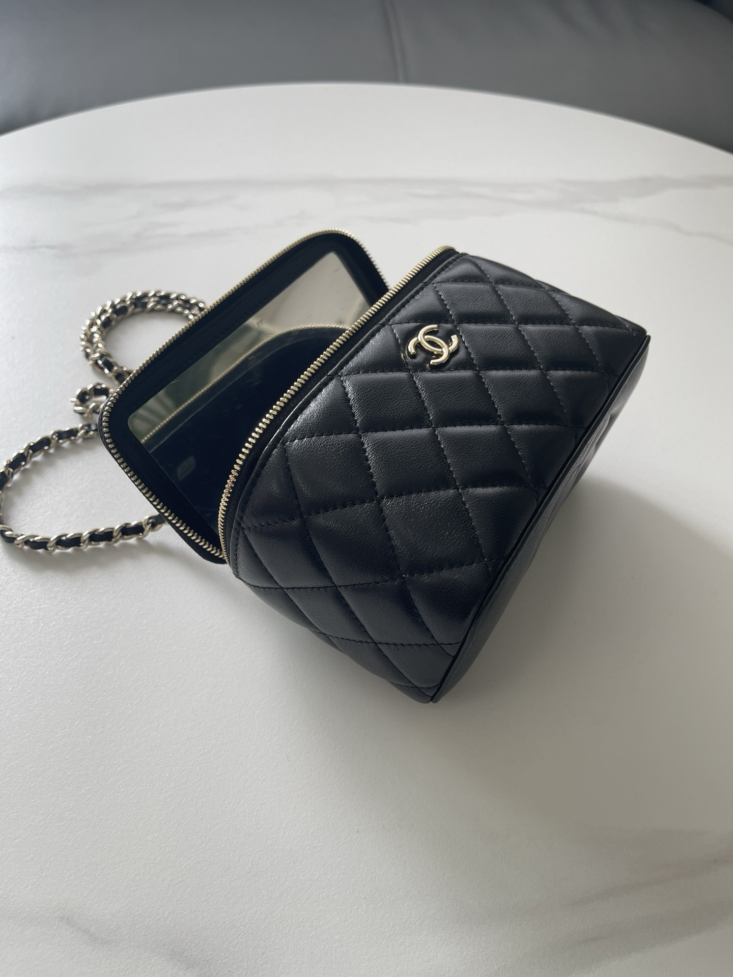 CHANEL with chain 16X9.5X8cm