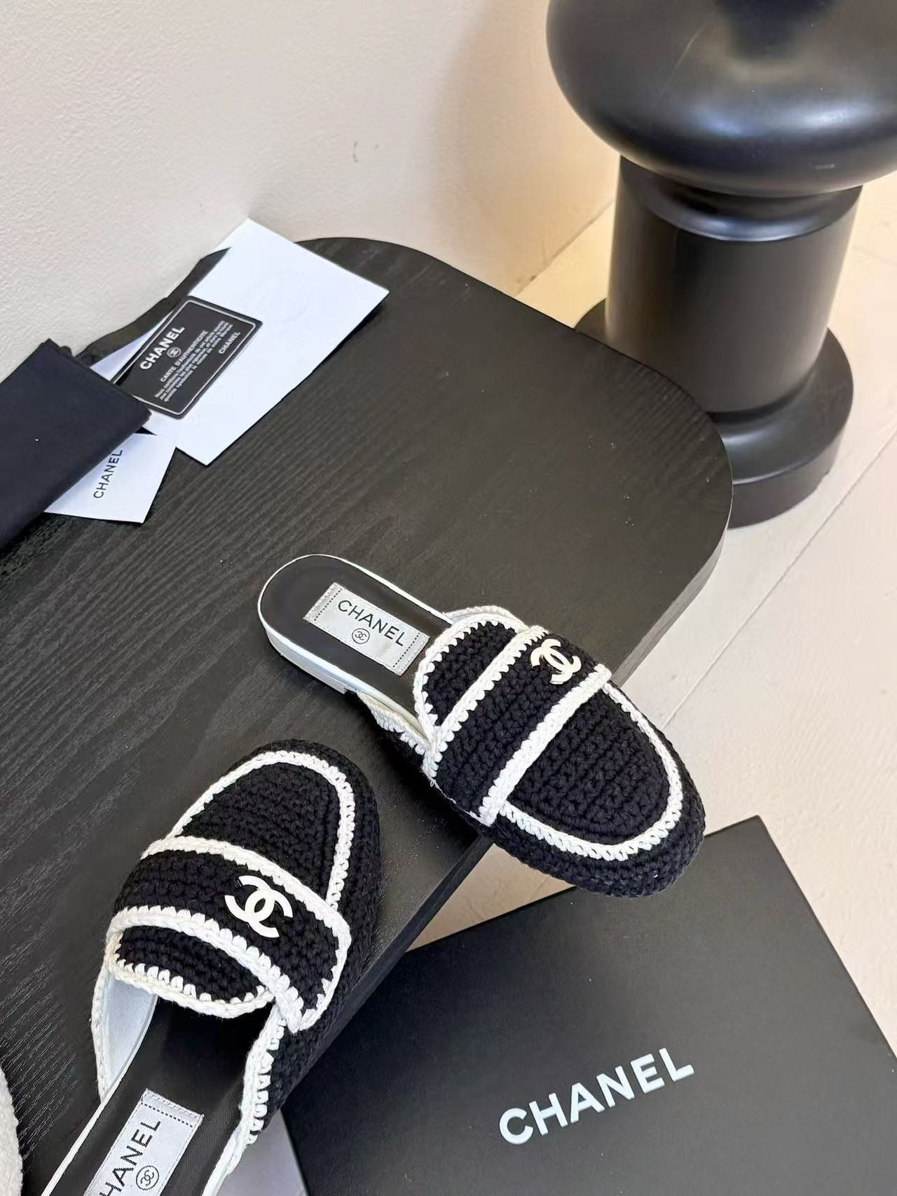 UA Chanel Slides