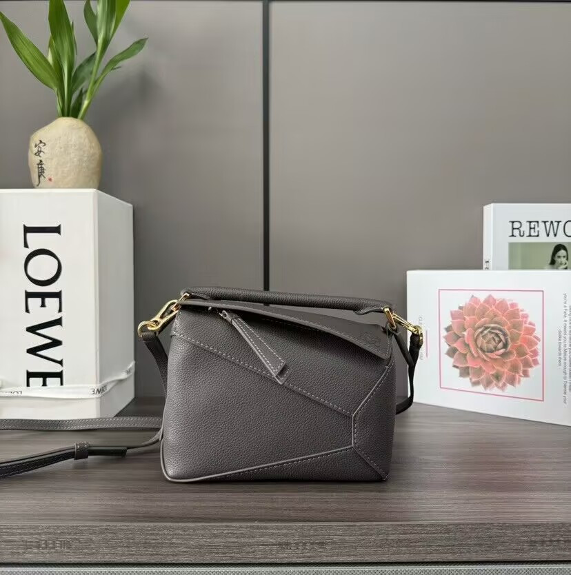 LOEWE Mini Puzzle bag in classic calfskin 18x12.5x8cm