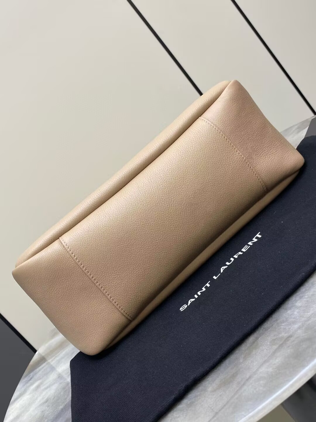 YSL LE 5 À 7 30 X 31 X 13 CM