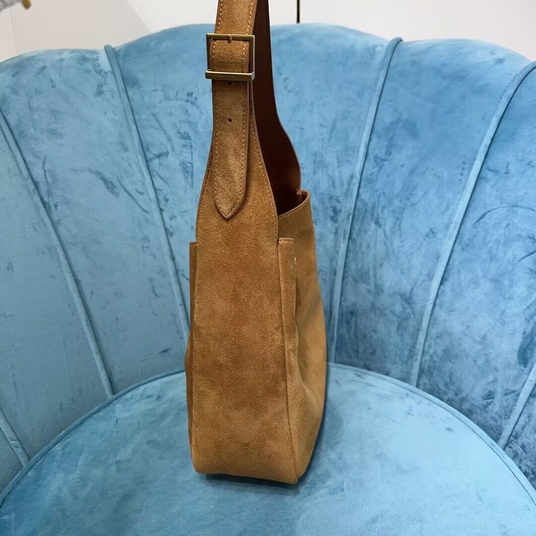 YSL LE 5 À 7 SUPPLE IN SUEDE 23x22x8.5cm