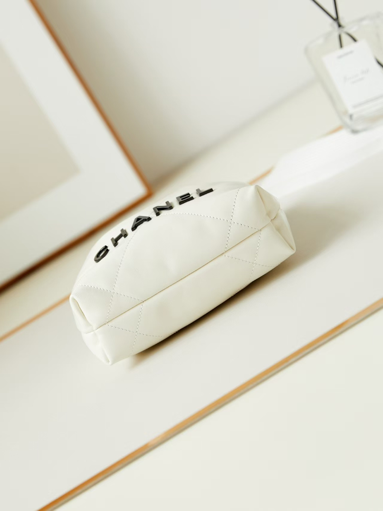 Chanel 22 Mini Handbag 20x19x6cm