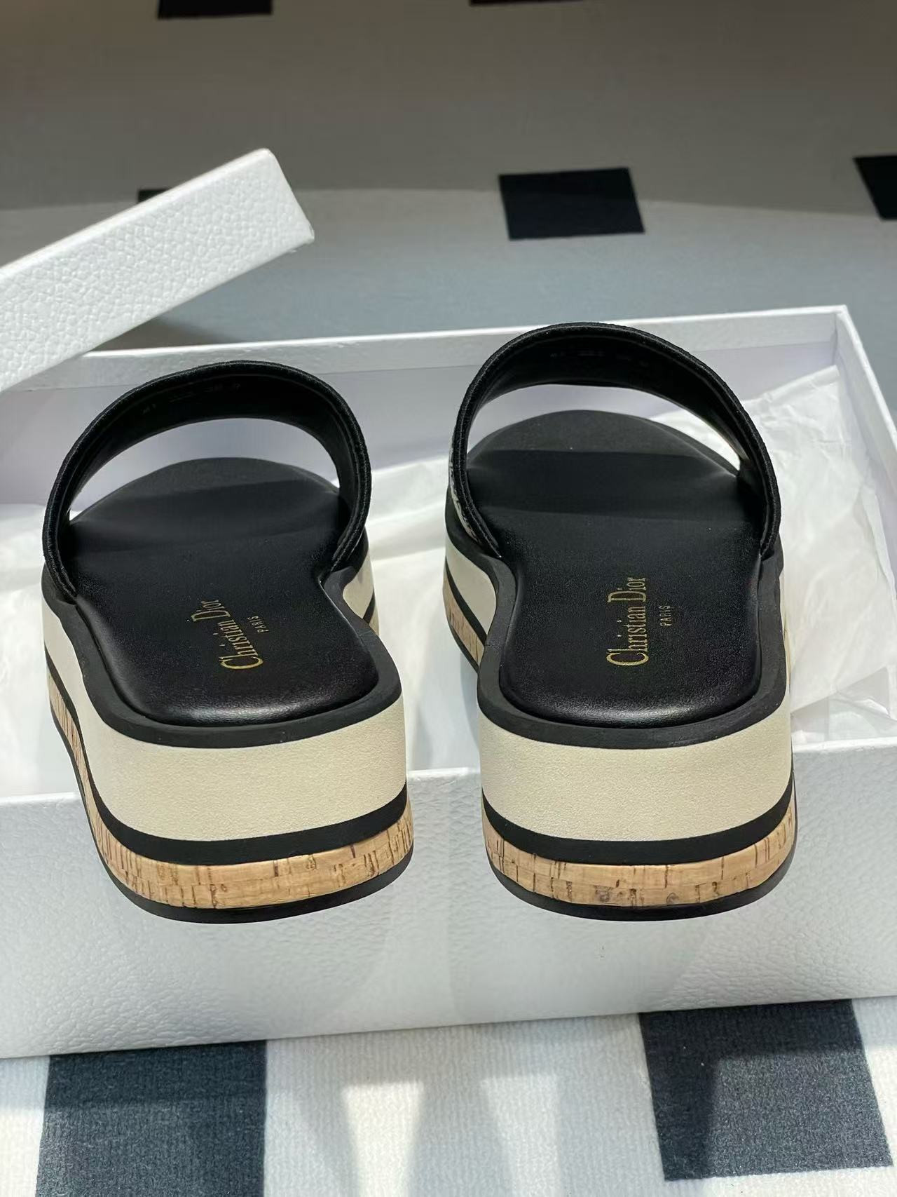 UA Dioriviera Dway Platform Slide