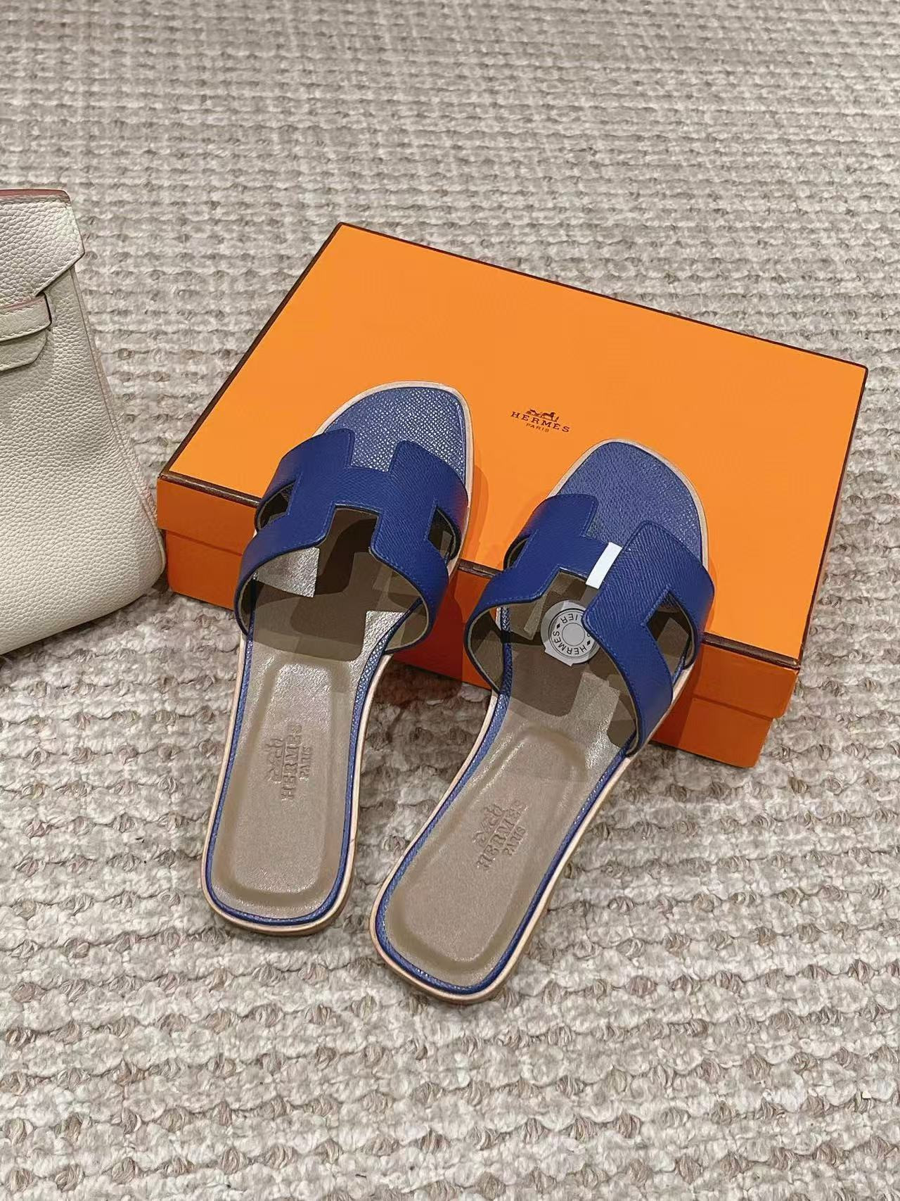 UA Hermès Oran sandal