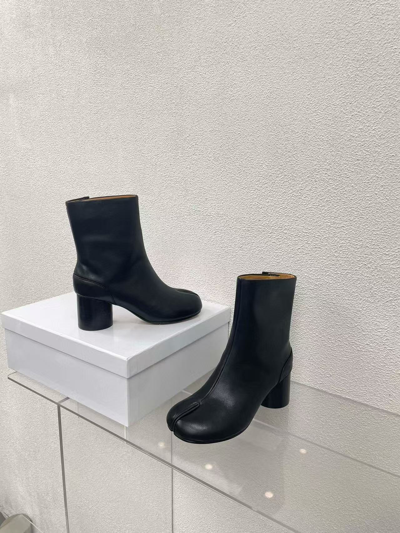 UA Maison Margiela Tabi Ankle Boots