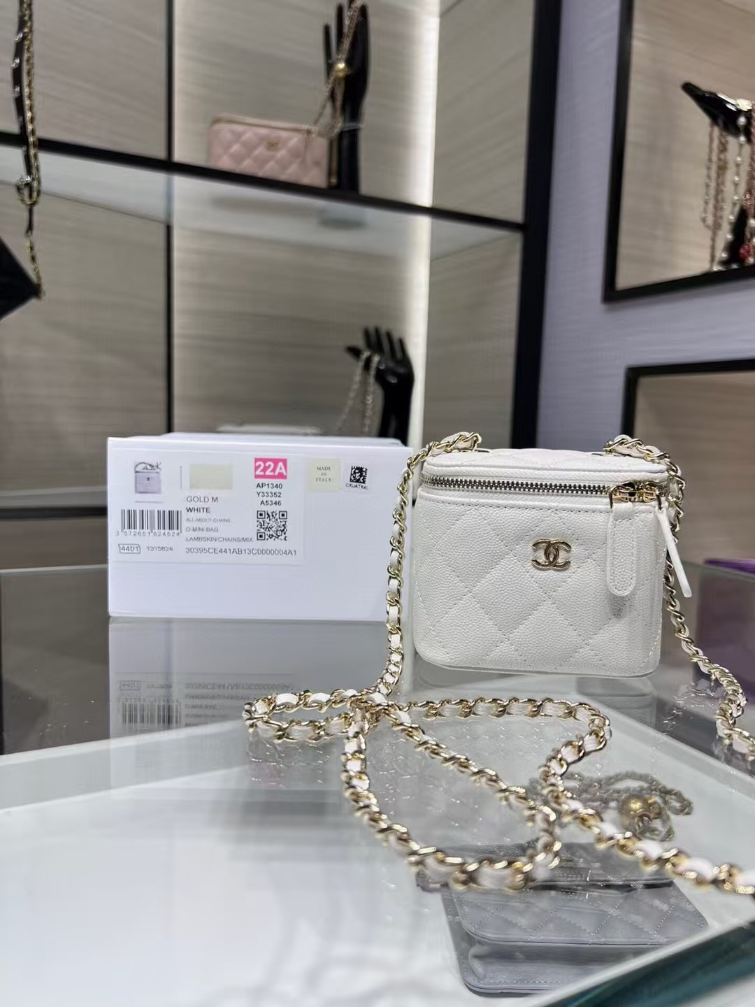 CHANEL Small Vanity with Chain 9.5x13x6cm