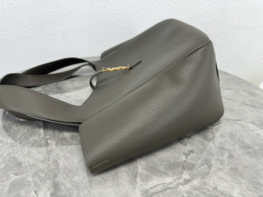 YSL LE 5 À 7 BEA in grained leather 50×28×18cm