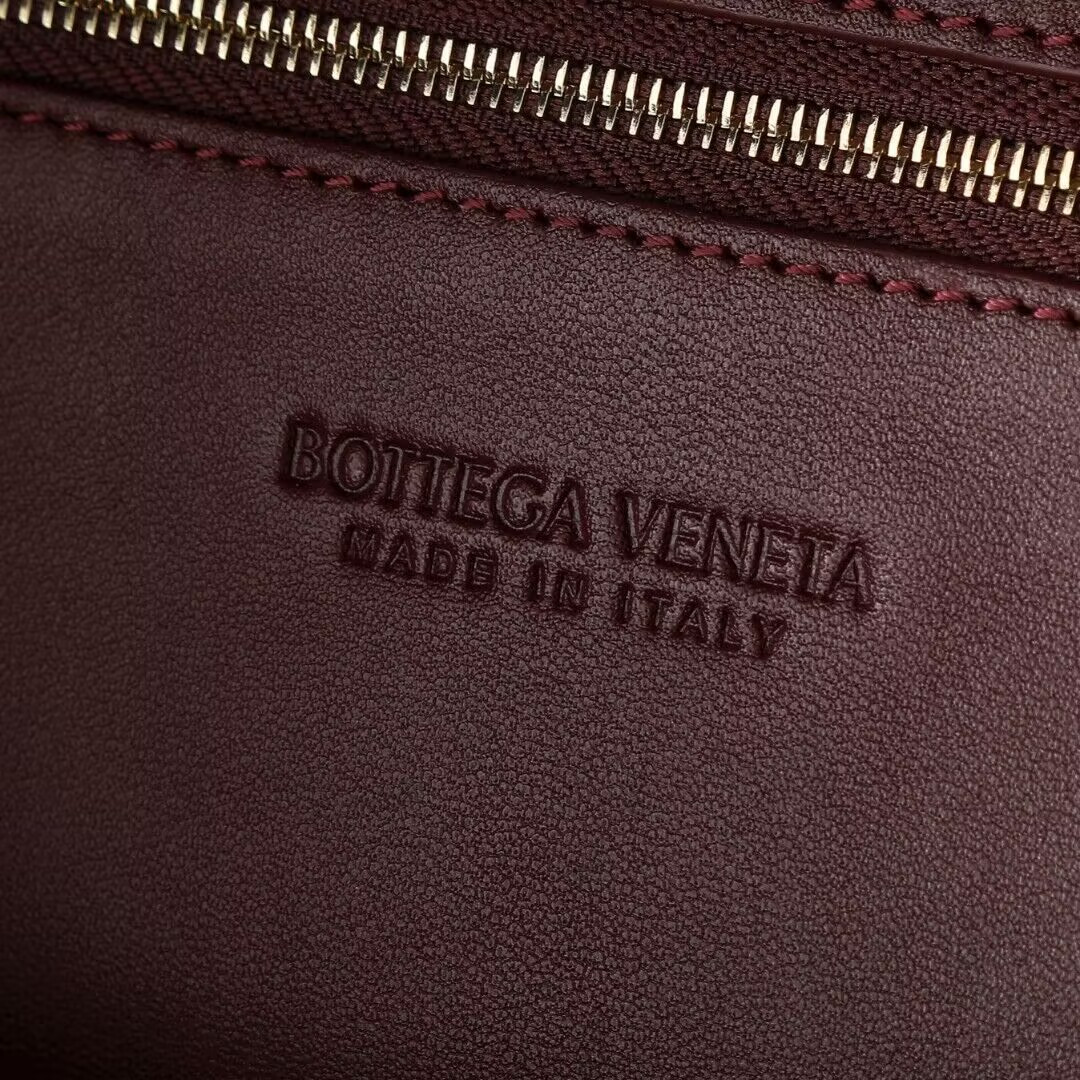 Bottega Veneta Small Andiamo 25x22x10.5cm