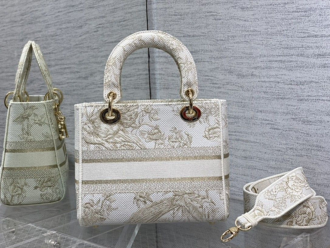 MEDIUM DIOR LADY D-LITE BAG 24 x 20 x 11 cm