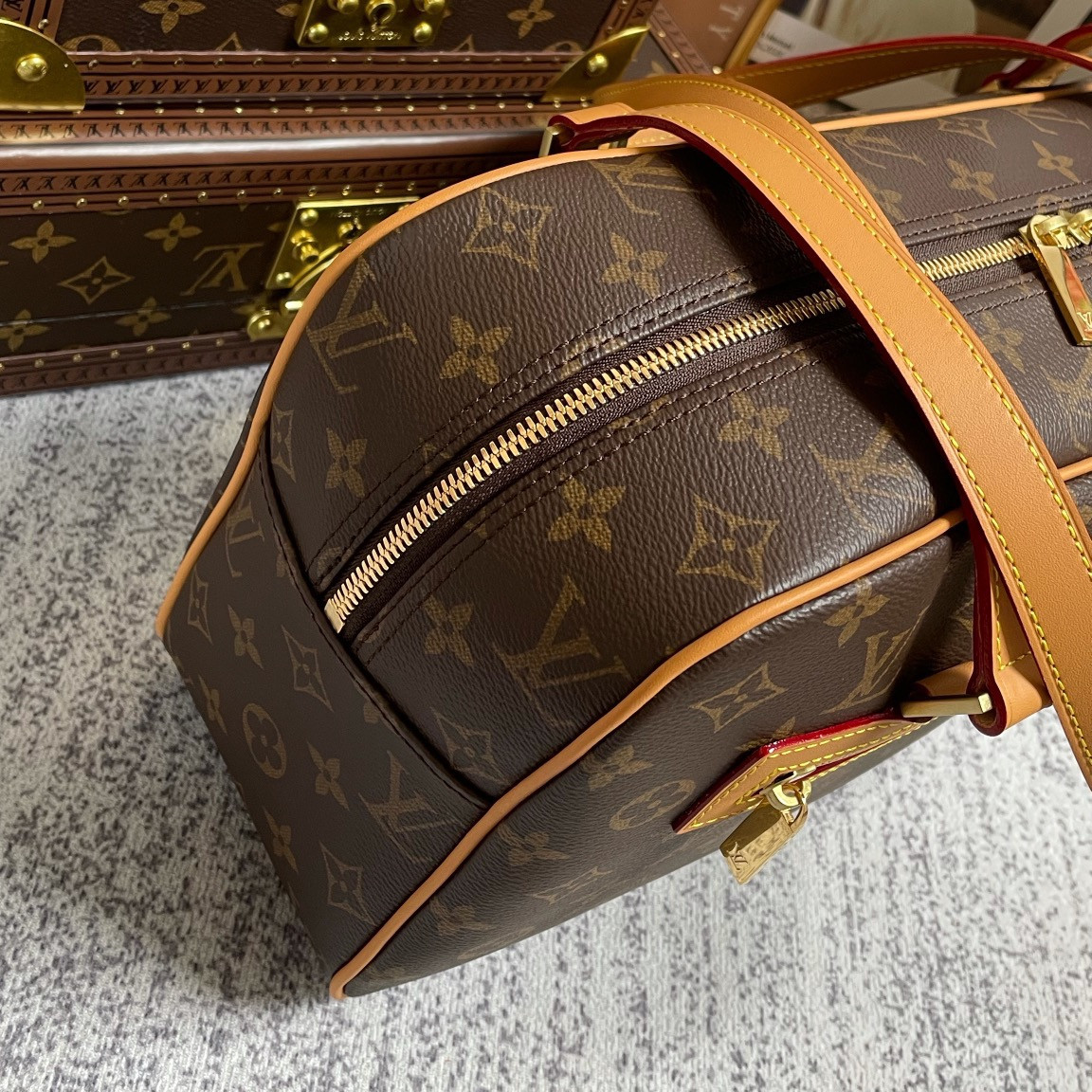 LOUIS VUITTON LV CITE GM M51181