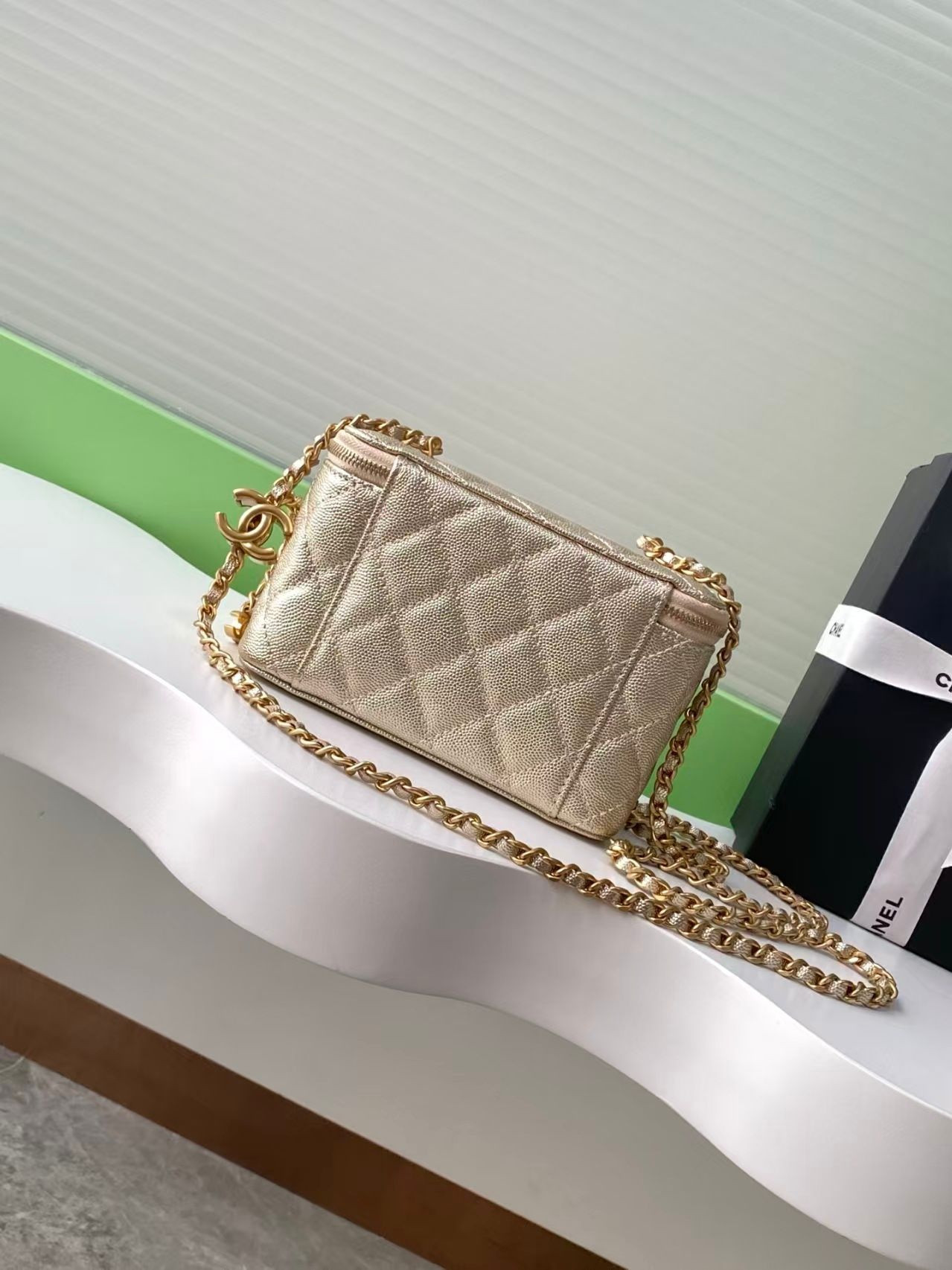 CHANEL Vanity With Chain 9.5x17x8cm