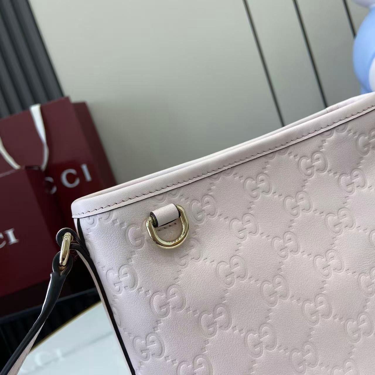 Gucci GG Emblem Nano Bucket Bag 15x18x8cm