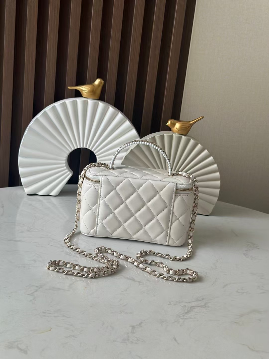 CHANEL Vanity With Chain 9.5x17x8cm