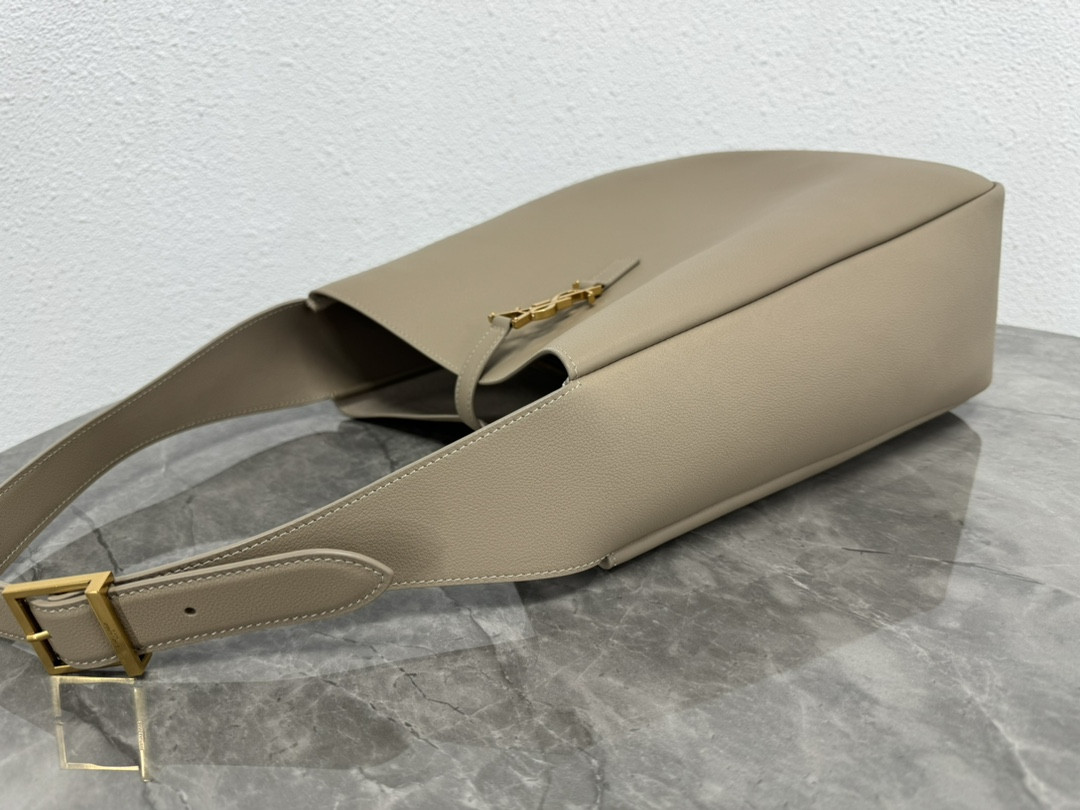 YSL LE 5 À 7 30 X 31 X 13 CM