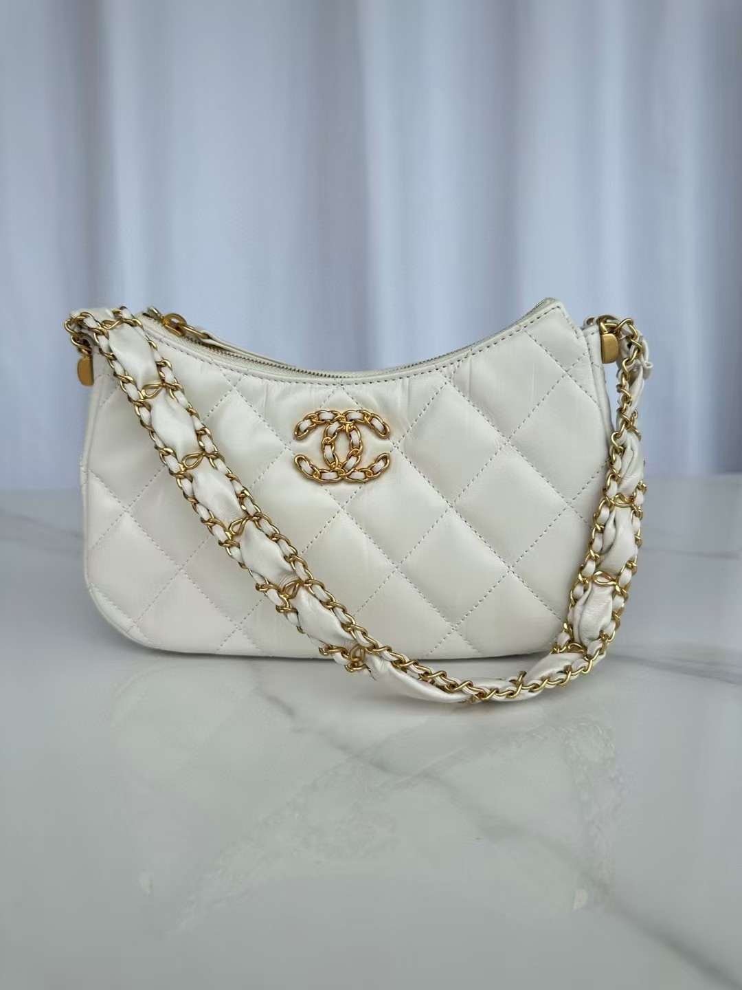 Chanel Hobo Handbag 23.5x13.5x5.3cm