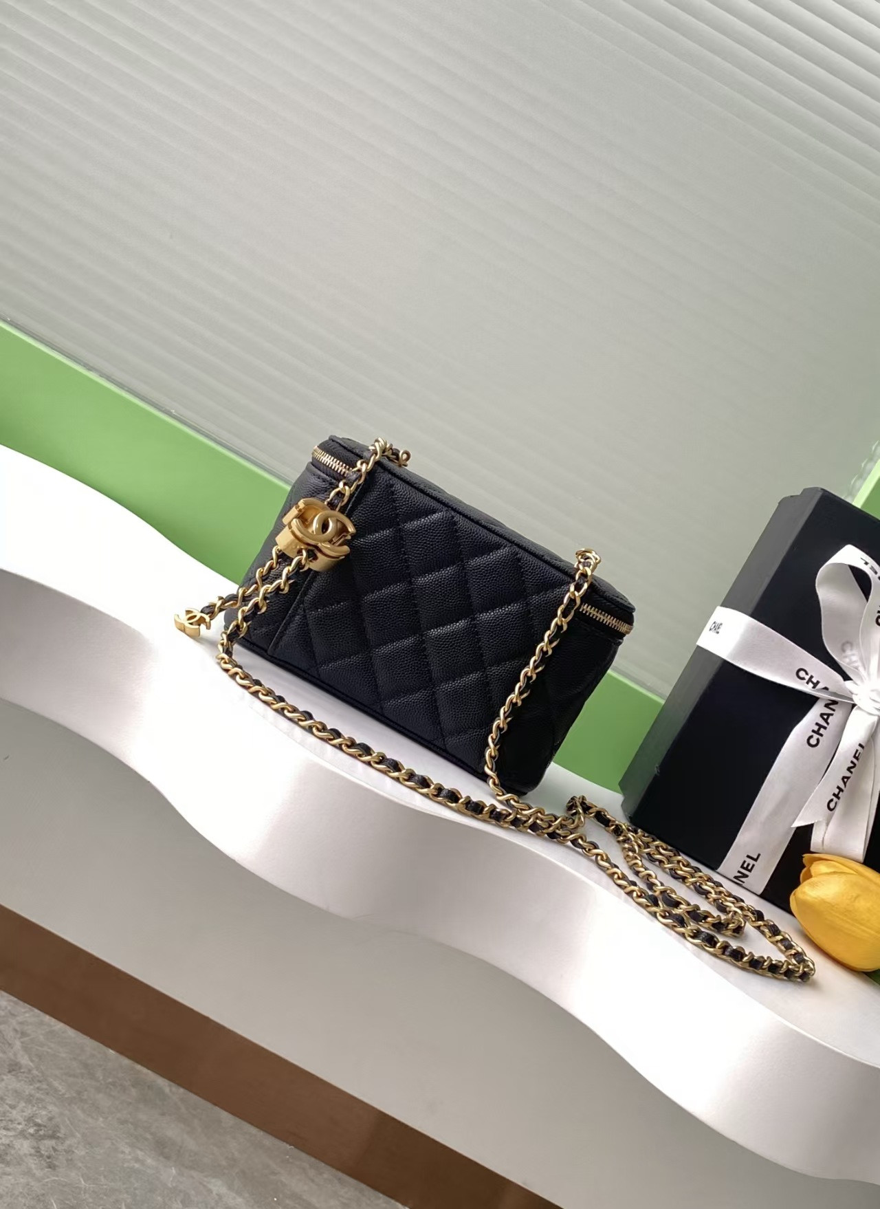 CHANEL Vanity With Chain 9.5x17x8cm