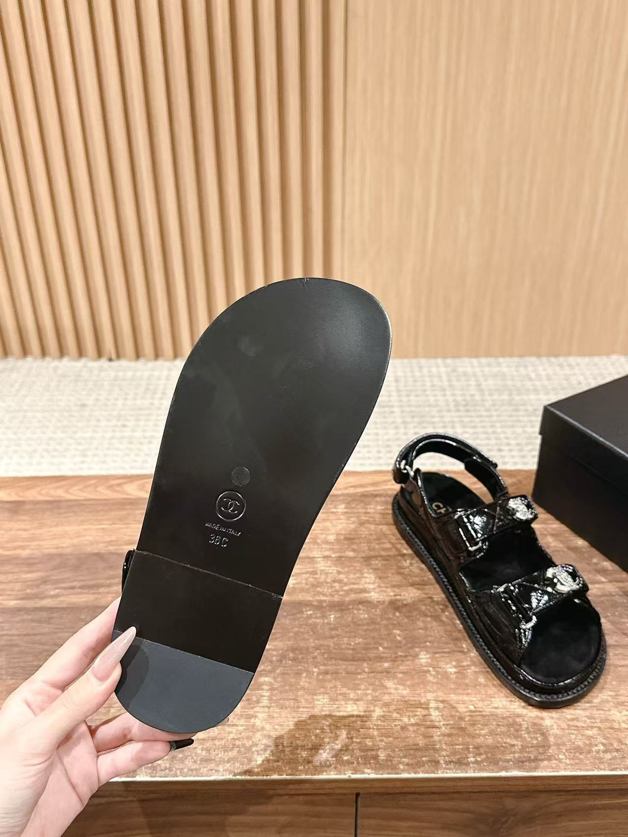 UA Chanel Slides