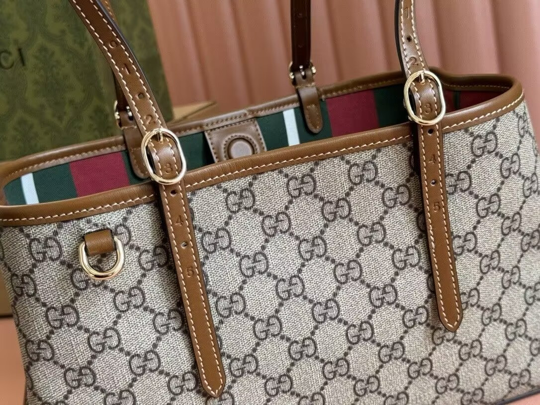 Gucci GG Emblem Tote Bag 31x18.5x11.5cm