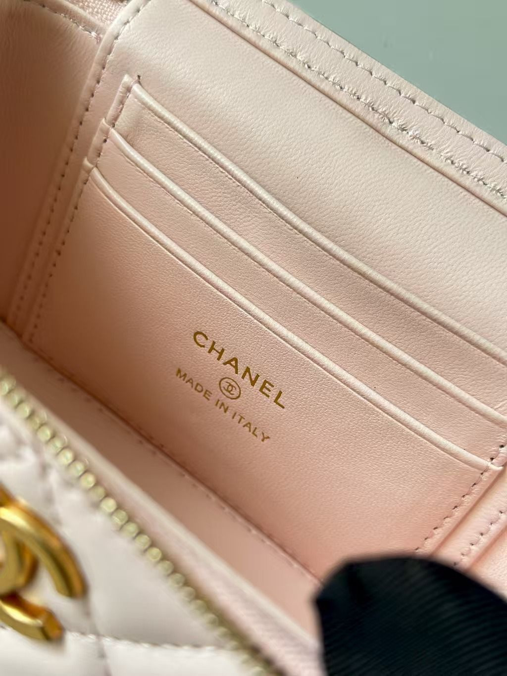 CHANEL Vanity With Chain 9.5x17x8cm