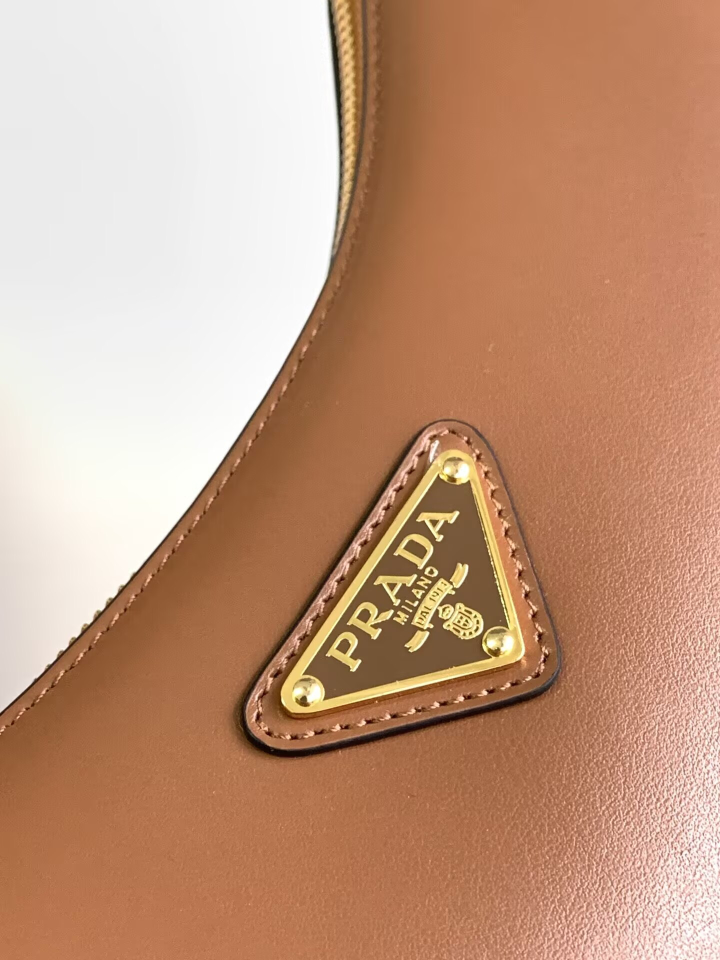 Prada Arqué Shoulder Bag 22.5x18.5x6.5cm