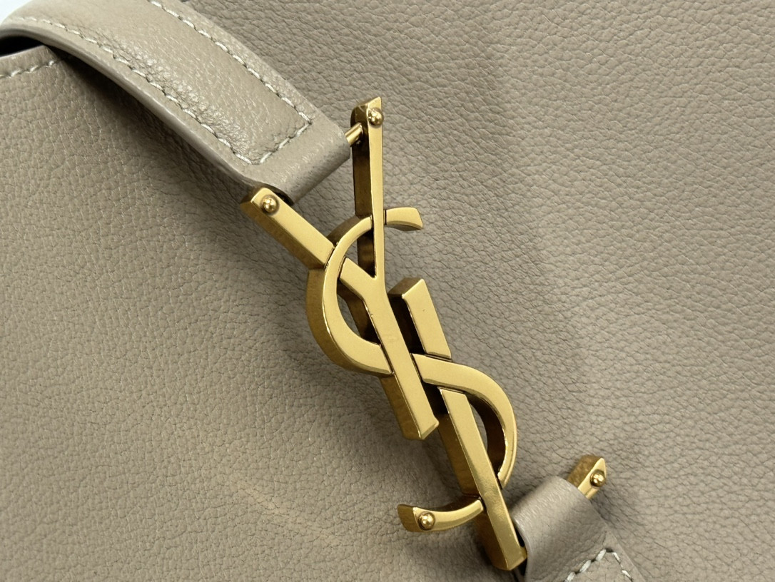 YSL LE 5 À 7 30 X 31 X 13 CM