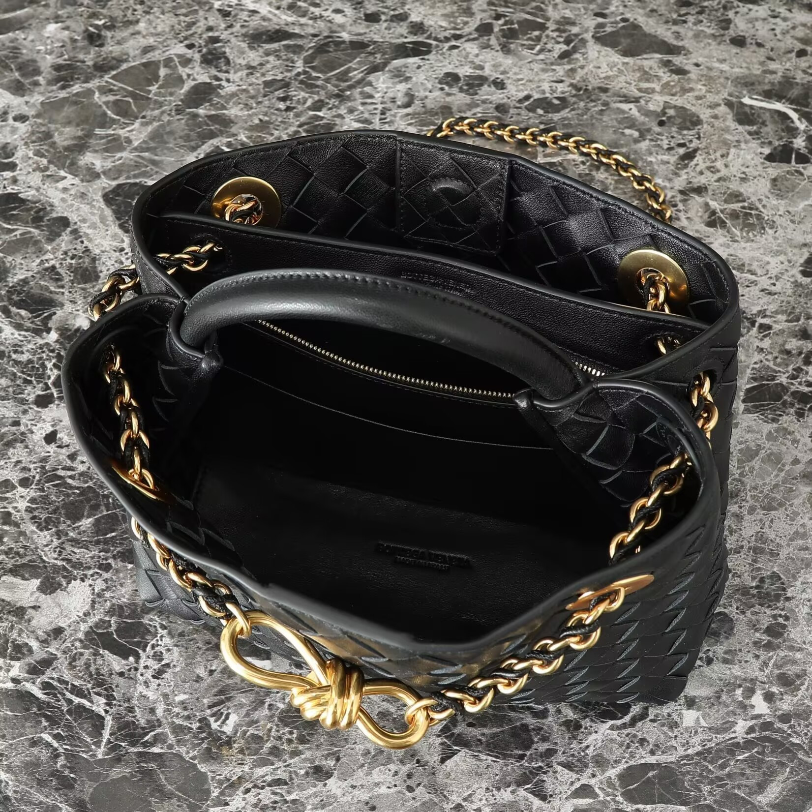 Bottega Veneta Small Andiamo 25x22x10.5cm