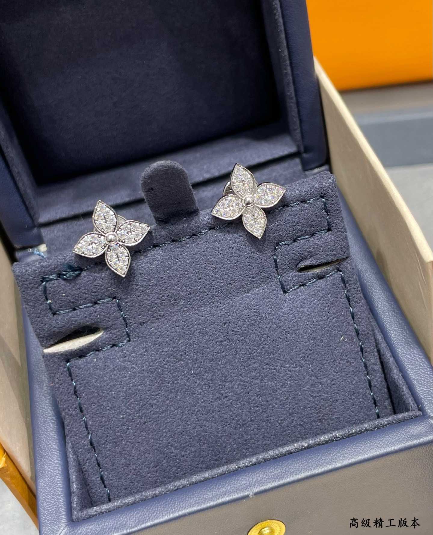 Louis Vuitton Single flower full diamond Earrings