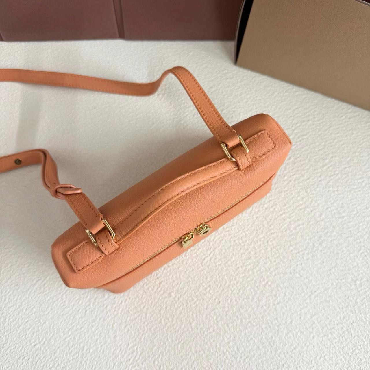 Loro Piana Extra Pocket L19 Grained Calfskin 11 x 19 x 6.5 cm