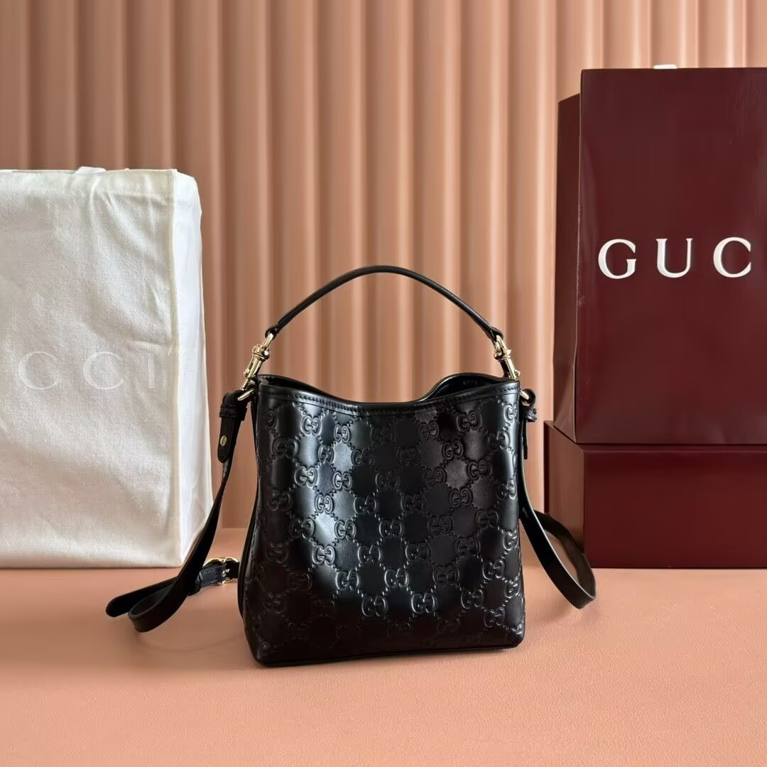 Gucci GG Emblem Small Bucket Bag 19x18x11cm