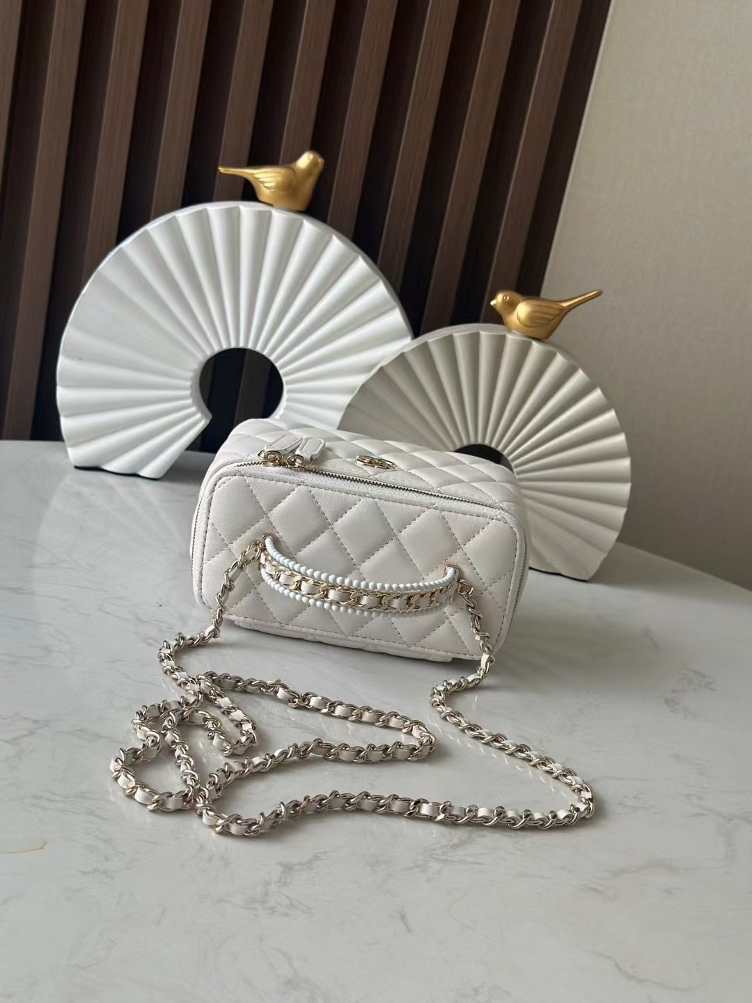 CHANEL Vanity With Chain 9.5x17x8cm