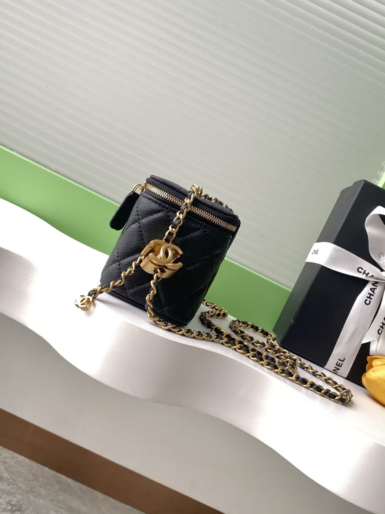 CHANEL Vanity With Chain 9.5x17x8cm