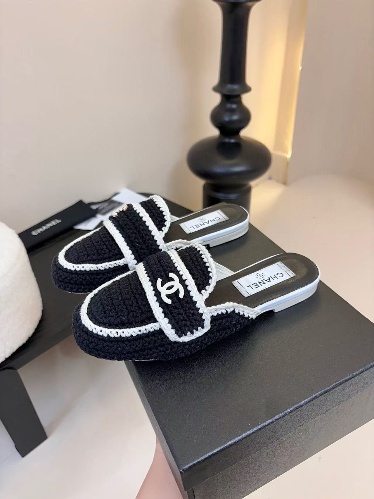 UA Chanel Slides