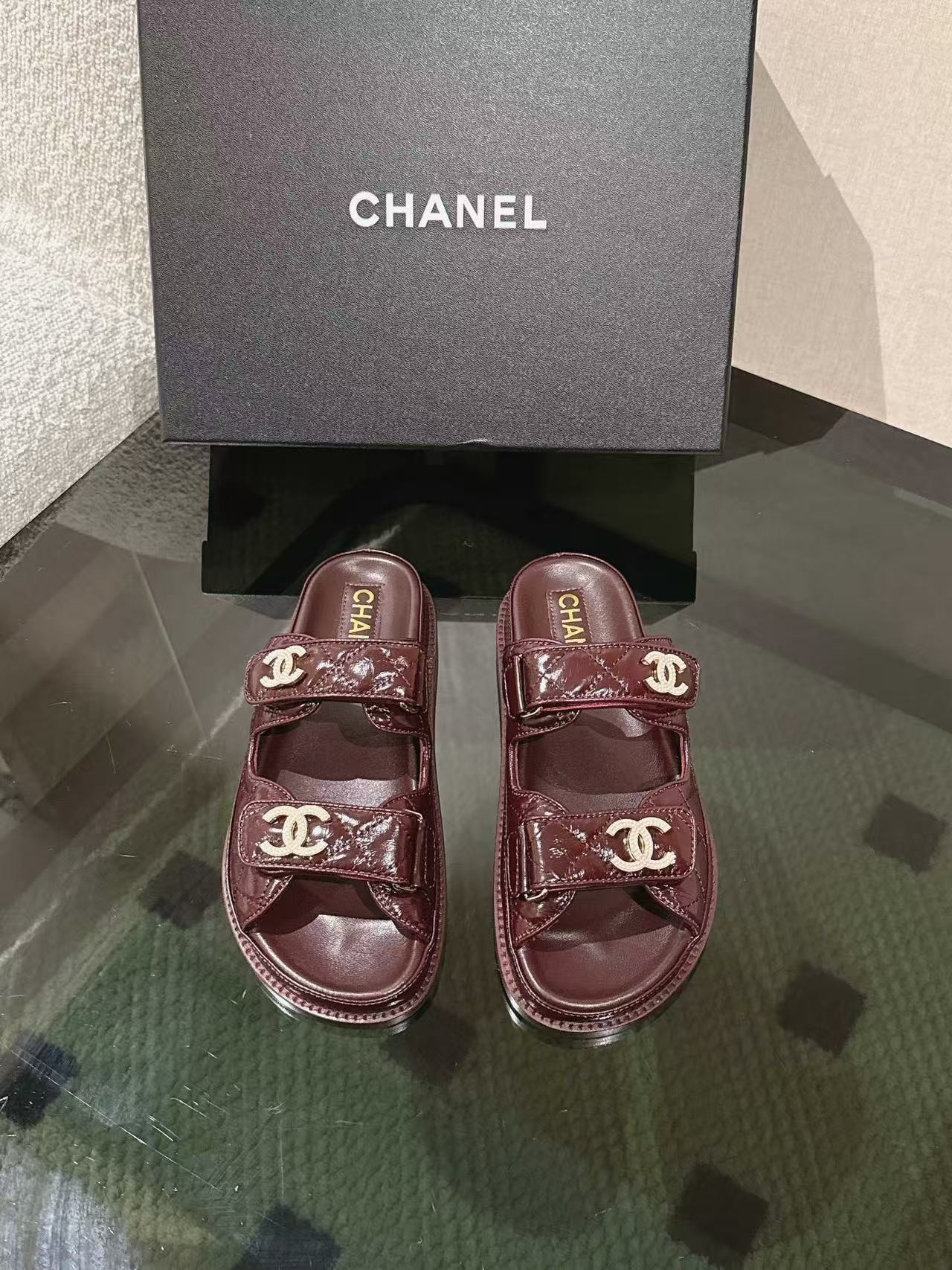 UA CHANEL SLIDES